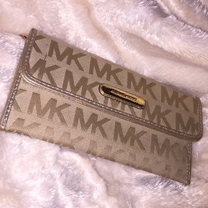 Michael kors wallet